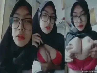 Cewek Montok Toket Gede Pamer Tubuh Hot poster